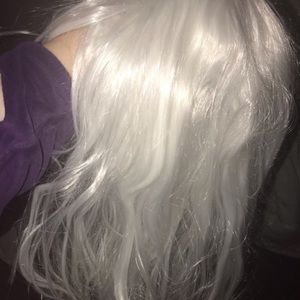 Short Platinum blonde wig